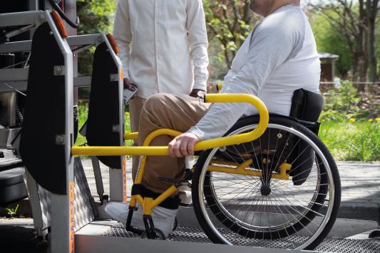 Rolstoeltaxi Met rolstoel